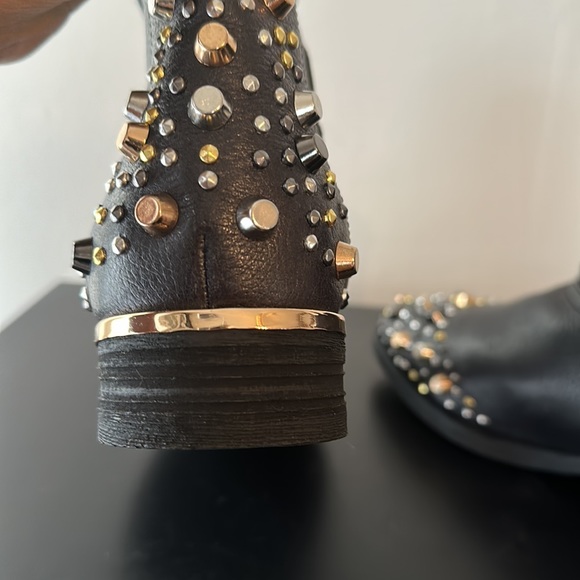 Modern Vice brand booty used couple of times size 6 one side in a litte tear - Picture 6 of 17